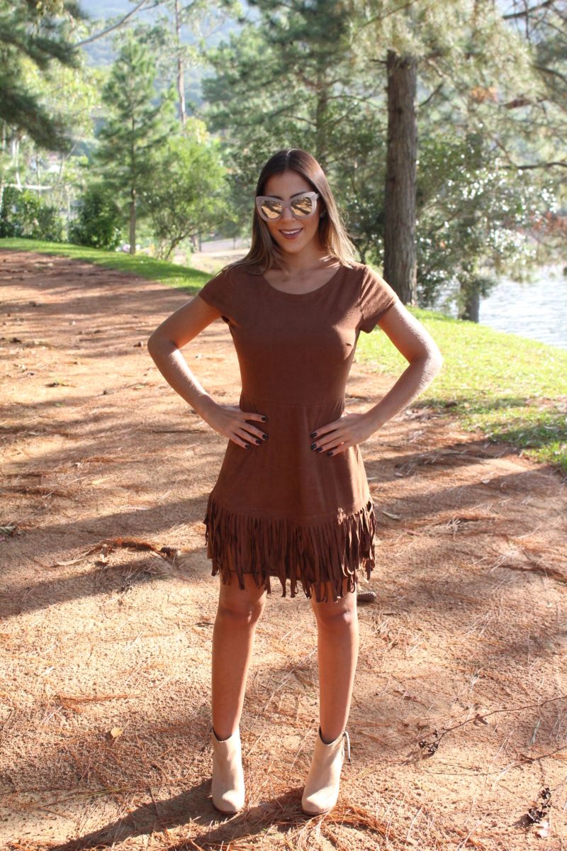 vestido suede marrom com franja