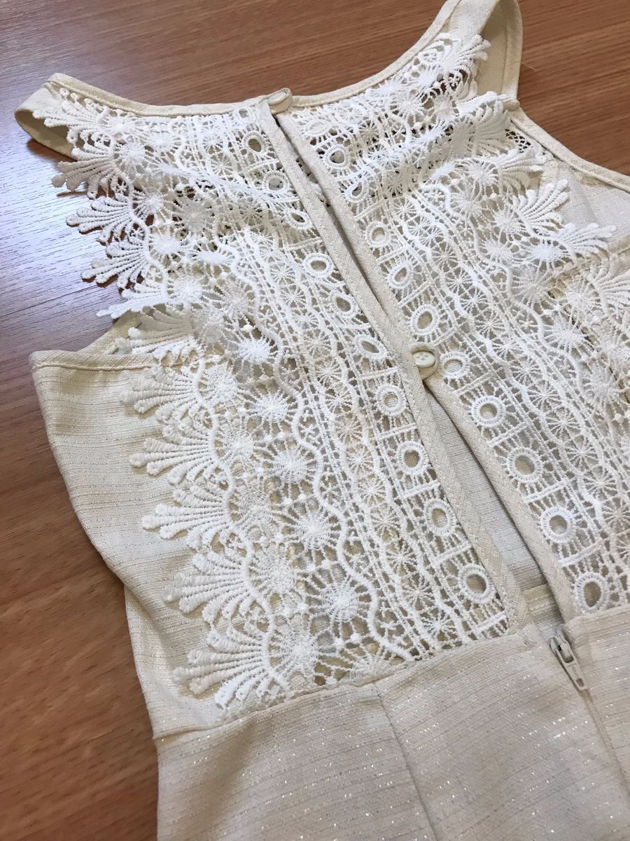 vestido de tecido liso