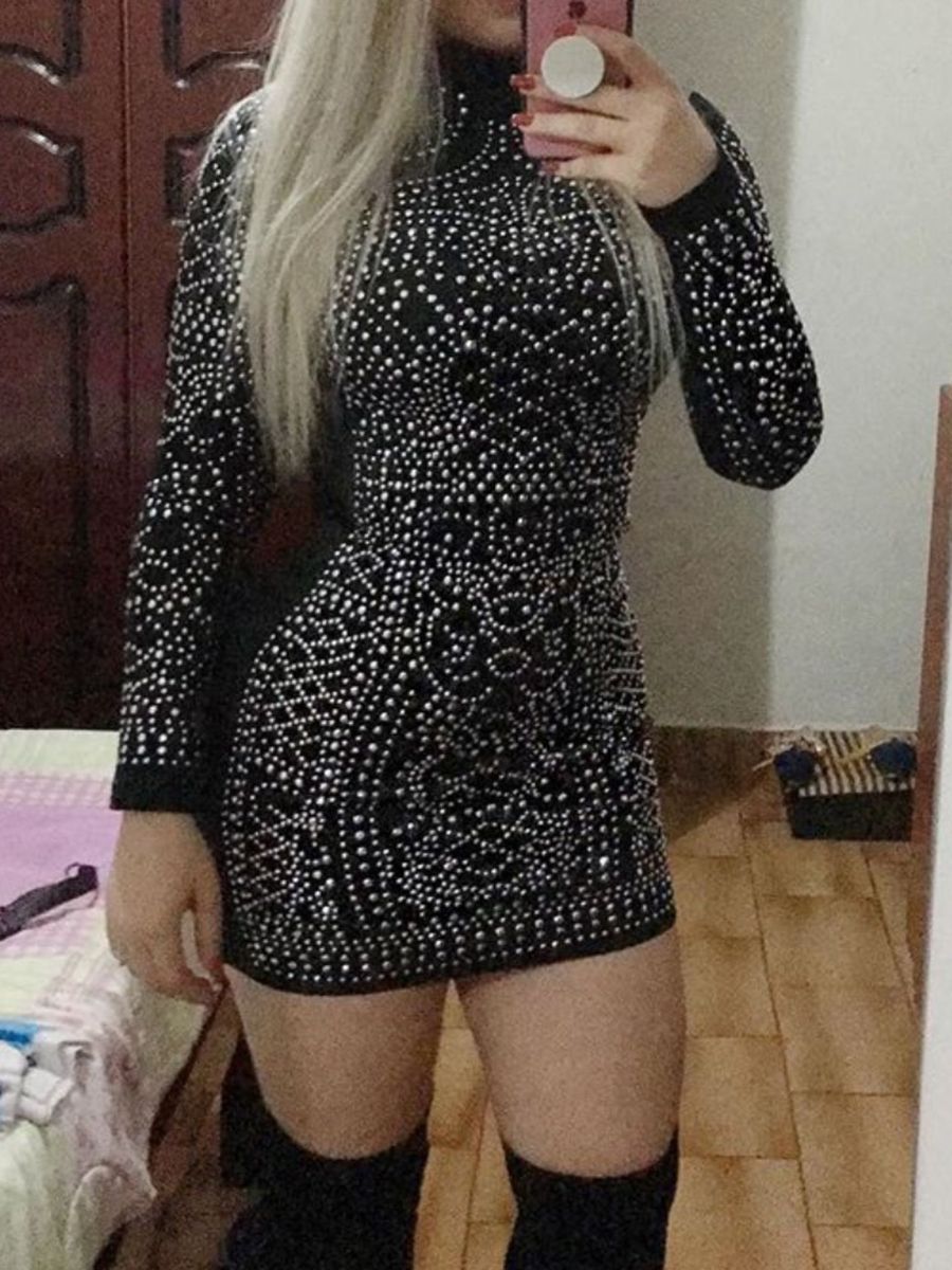 vestido preto colado de manga