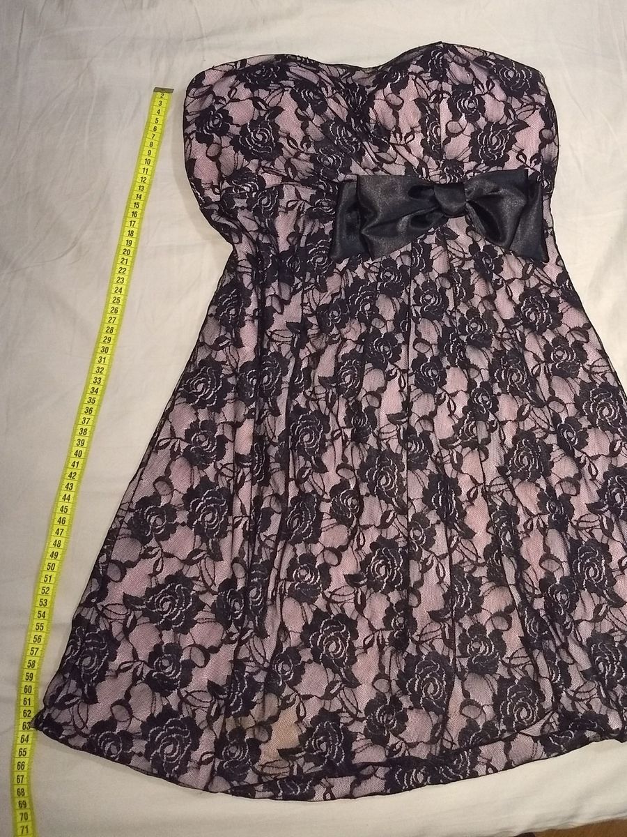 vestido rosa com renda preta