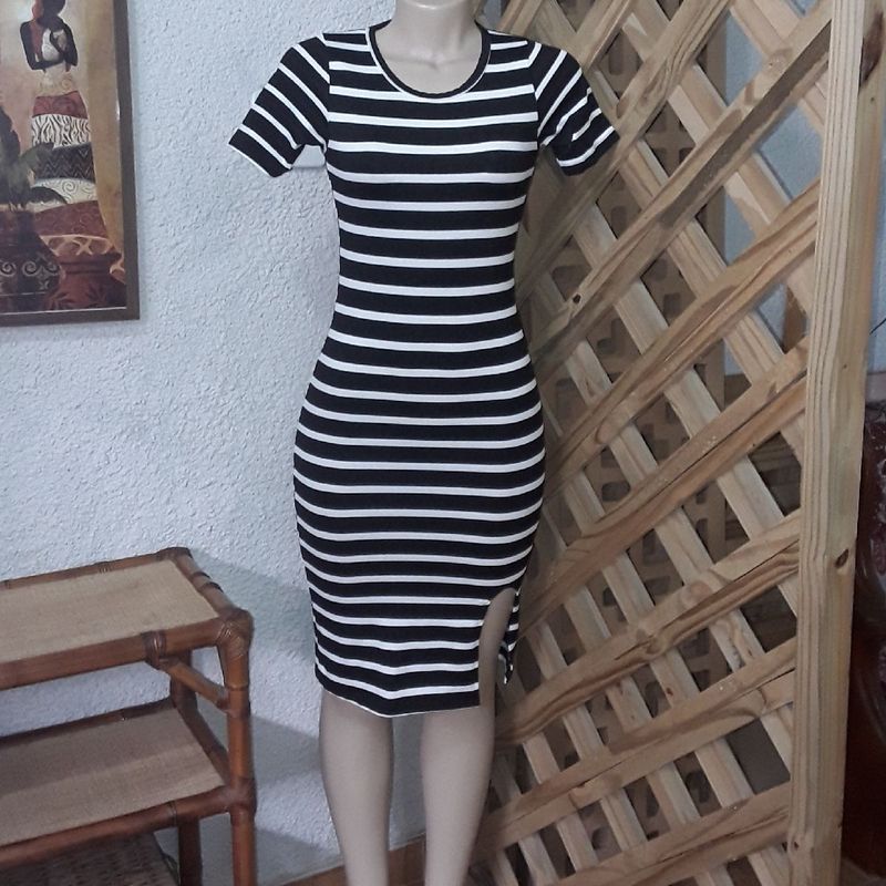 Vestido tubinho preto e best sale branco listrado