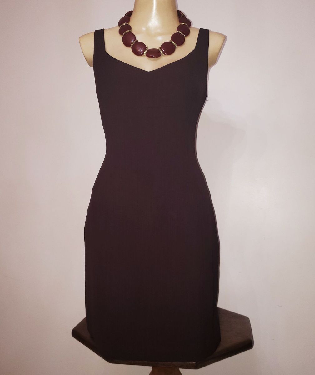 vestido marrom tubinho