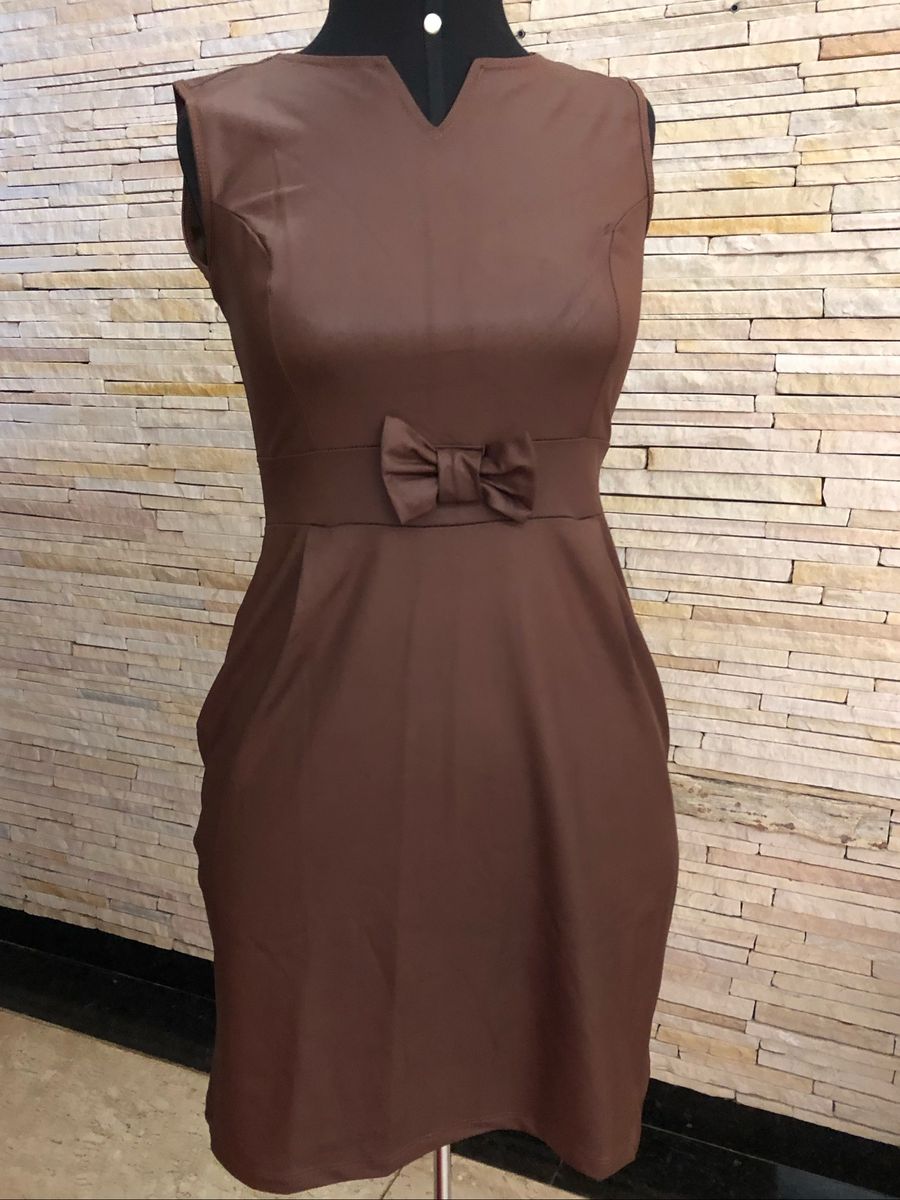 vestido marrom tubinho