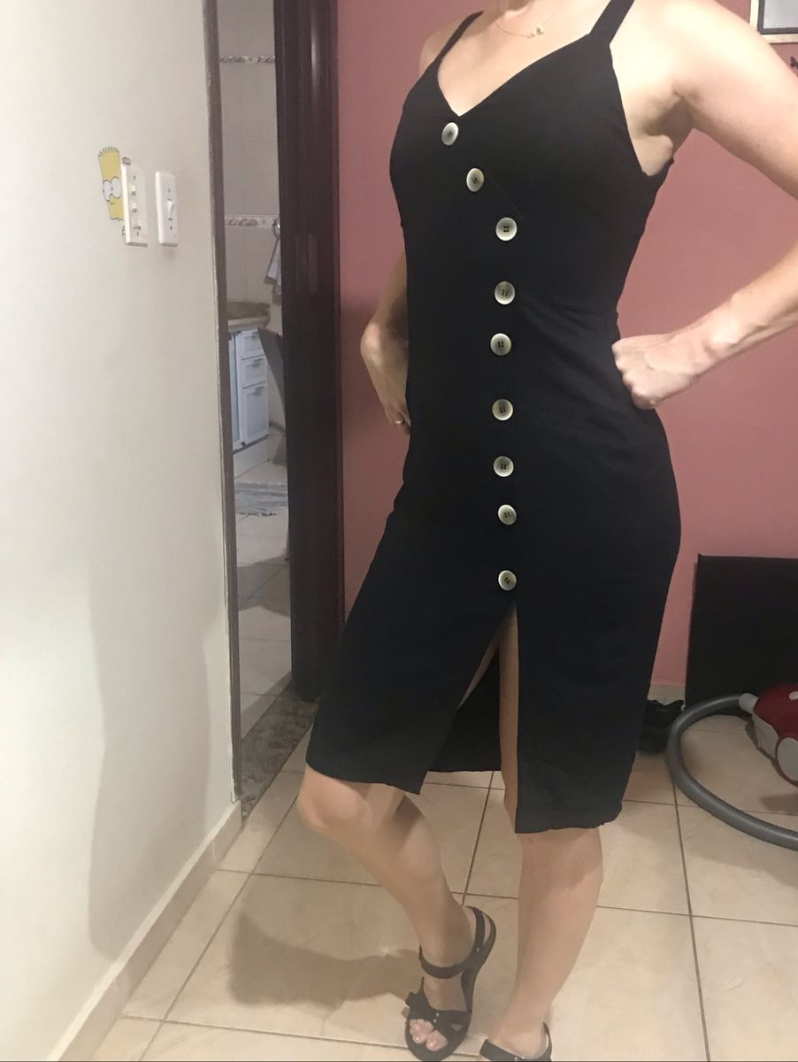 vestido tubinho com botão