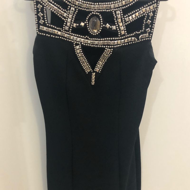 Vestido tubinho preto com 2024 pedraria