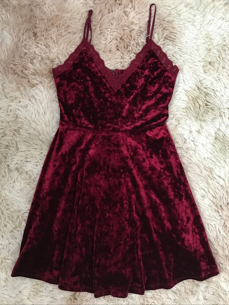 vestido de veludo vermelho curto