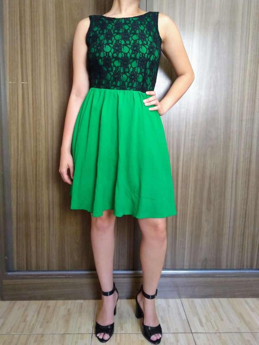 vestido de renda curto verde