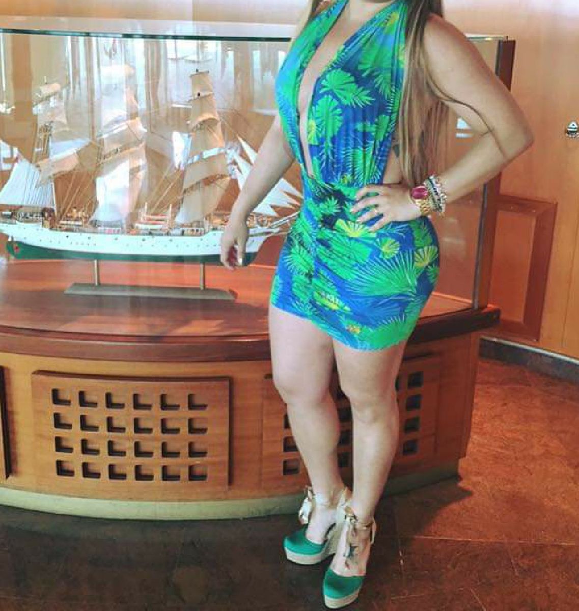 vestido verde justo