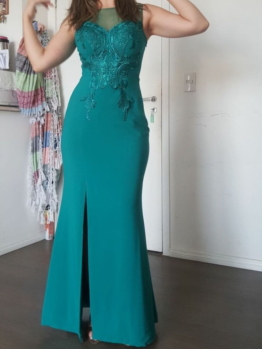 vestido verde longo com fenda