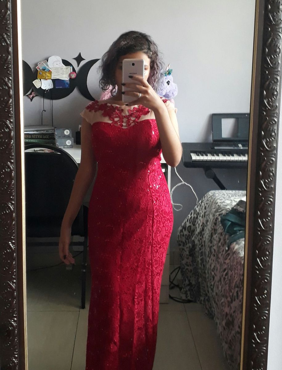 vestido vermelho brilhoso
