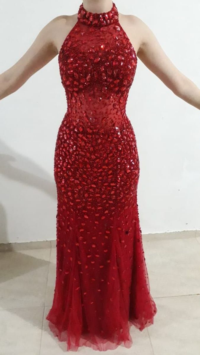 vestido vermelho com pedraria