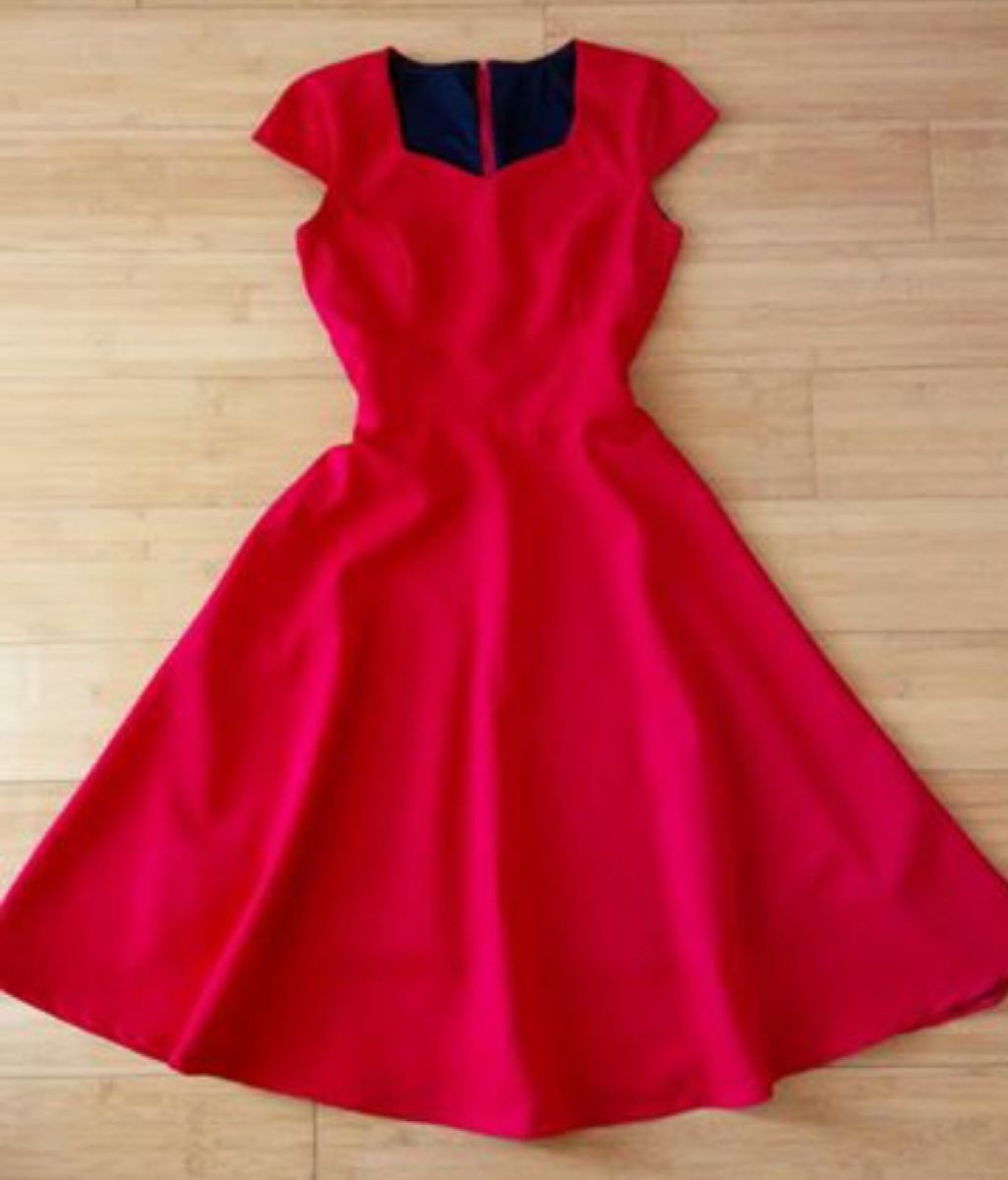 vestido midi vermelho rodado