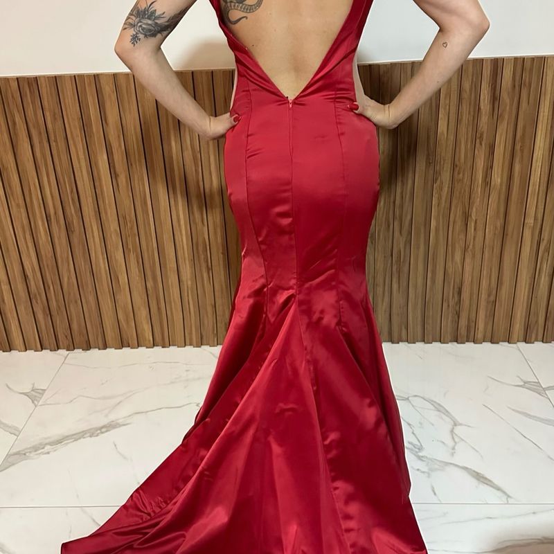 Vestido vermelho com store calda