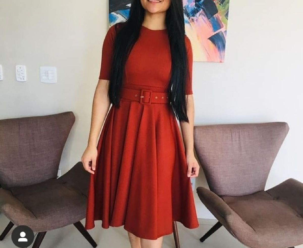vestido vermelho com cinto
