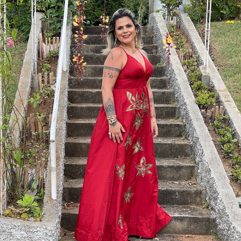 Morena de vestido store vermelho