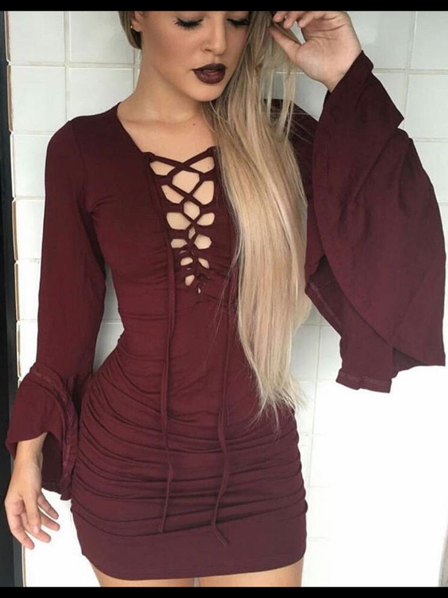 vestido curto cor vinho