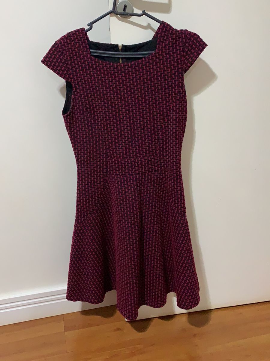vestido vinho e preto