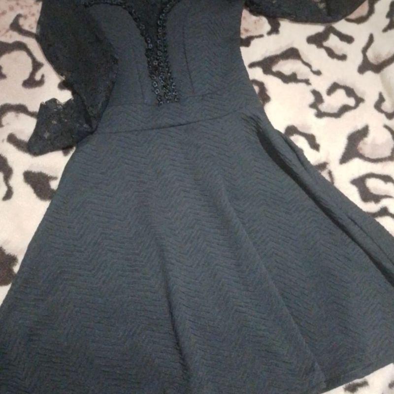 Vestidos store semi novos