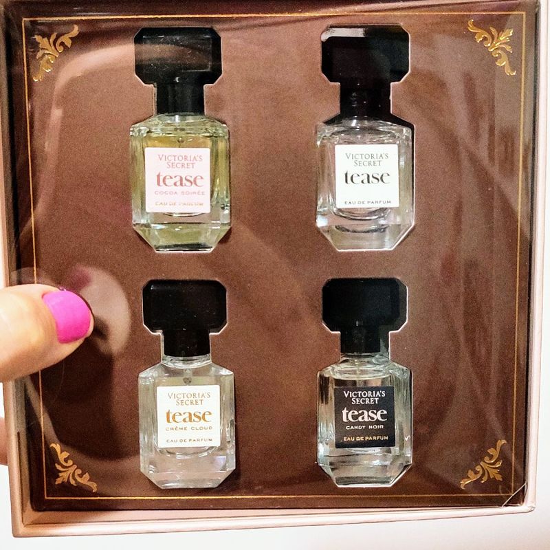 Victoria's Secret Tease 香水４個セット Victoria'S Secret Kit Tease 4 Mini Eau de Parfum 7,5ml | Victorias
