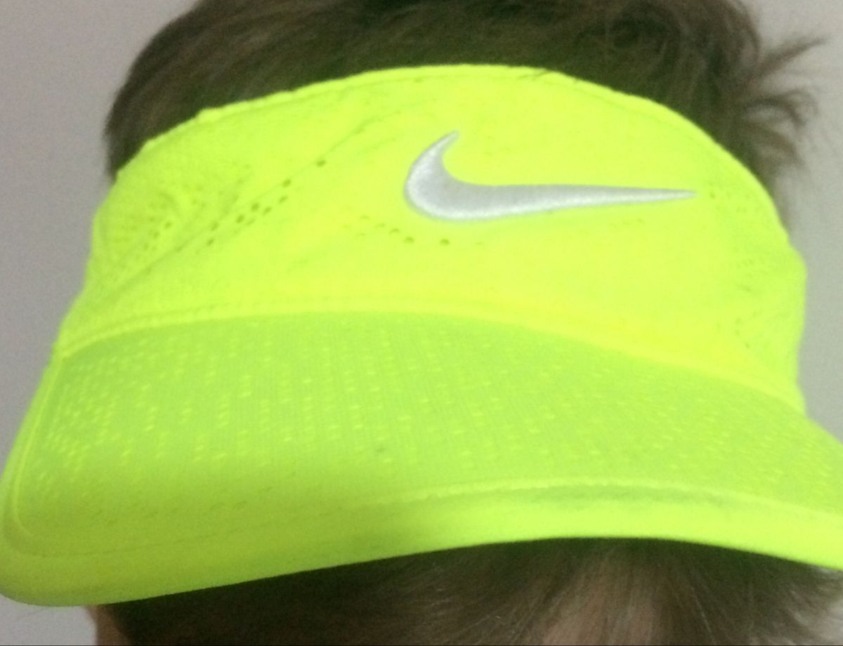 viseira nike neon