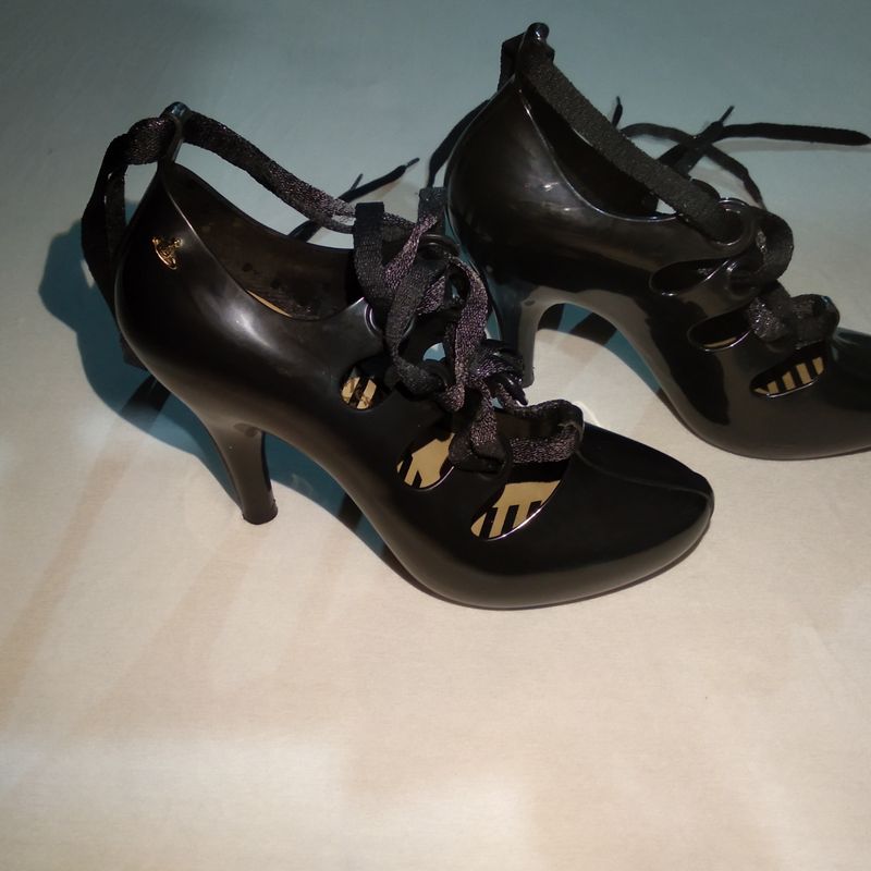 Vivienne Westwood Melissa Gillie Preta | Sandália Feminina Melissa