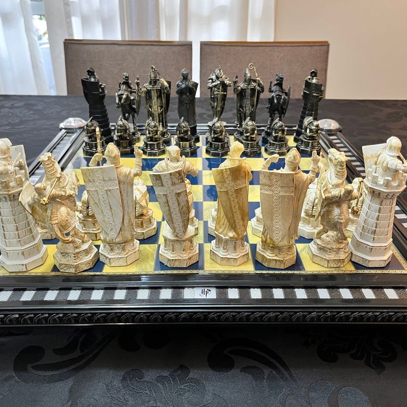 Tabuleiro de xadrez tem peças que se movem sozinhas que nem em Harry Potter