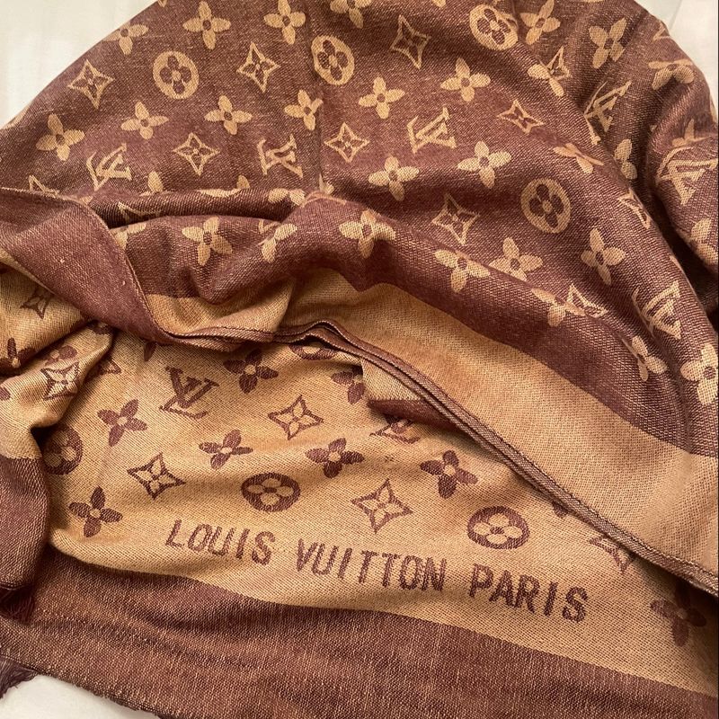 Lenço Xale Monogram Louis Vuitton