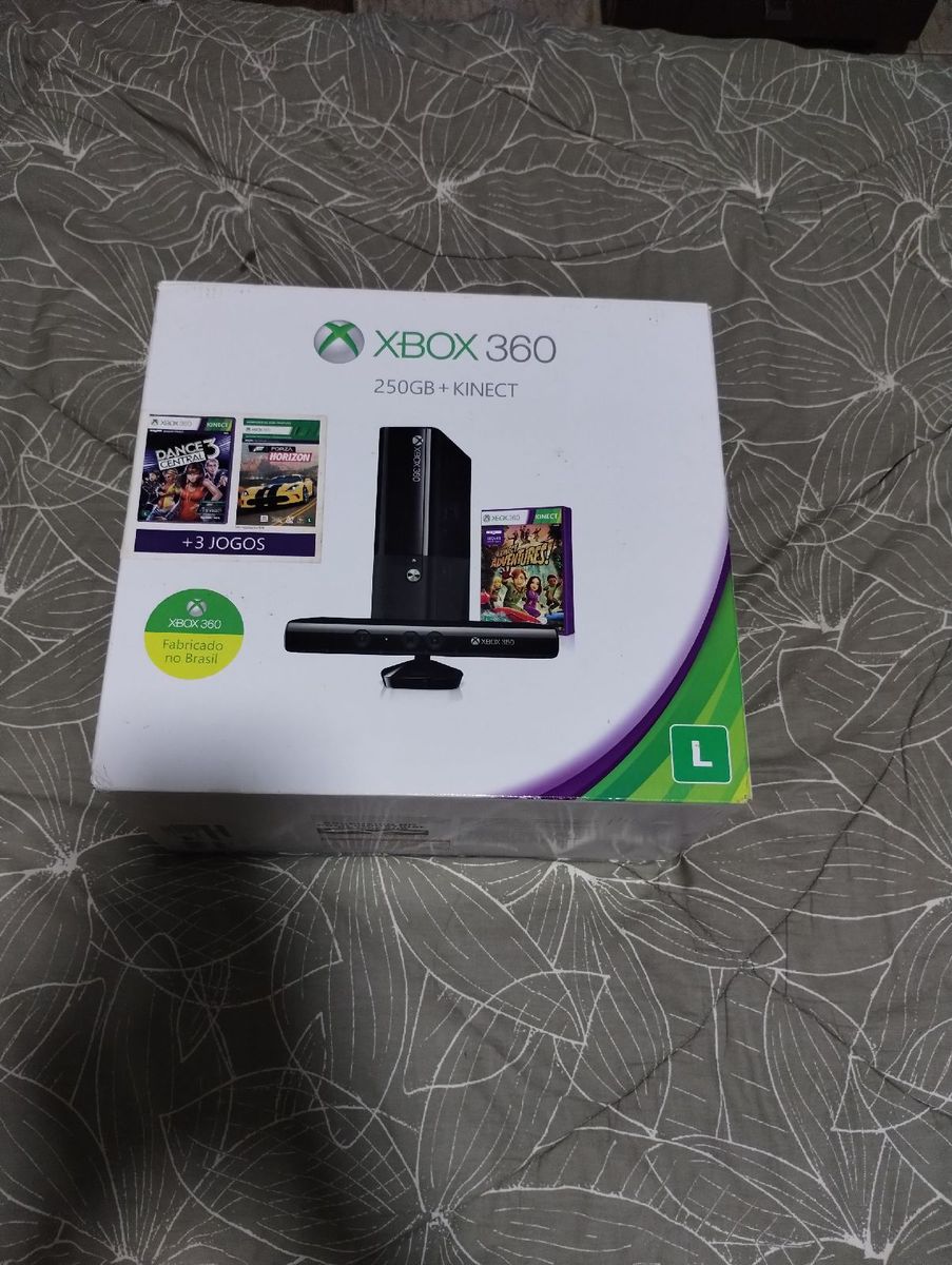 Video game - Microsoft Xbox 360 S + Kinect + 3 Jogos (250GB / NTSC