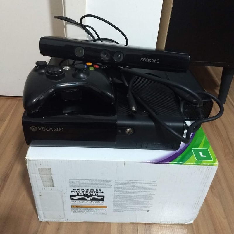 Microsoft Xbox 360 Super Slim 4gb + 3 Jogos Standard Cor Preto em