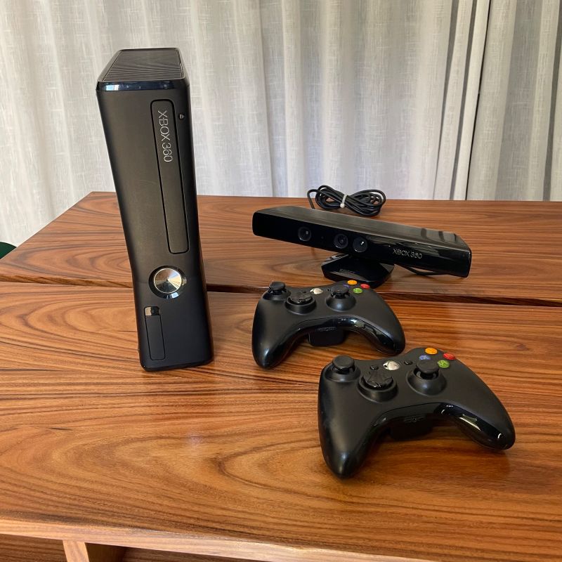 Xbox 360 Bloqueado+kinect+dois Jogos+controle | Console de Videogame  Microsoft Usado 91704958 | enjoei