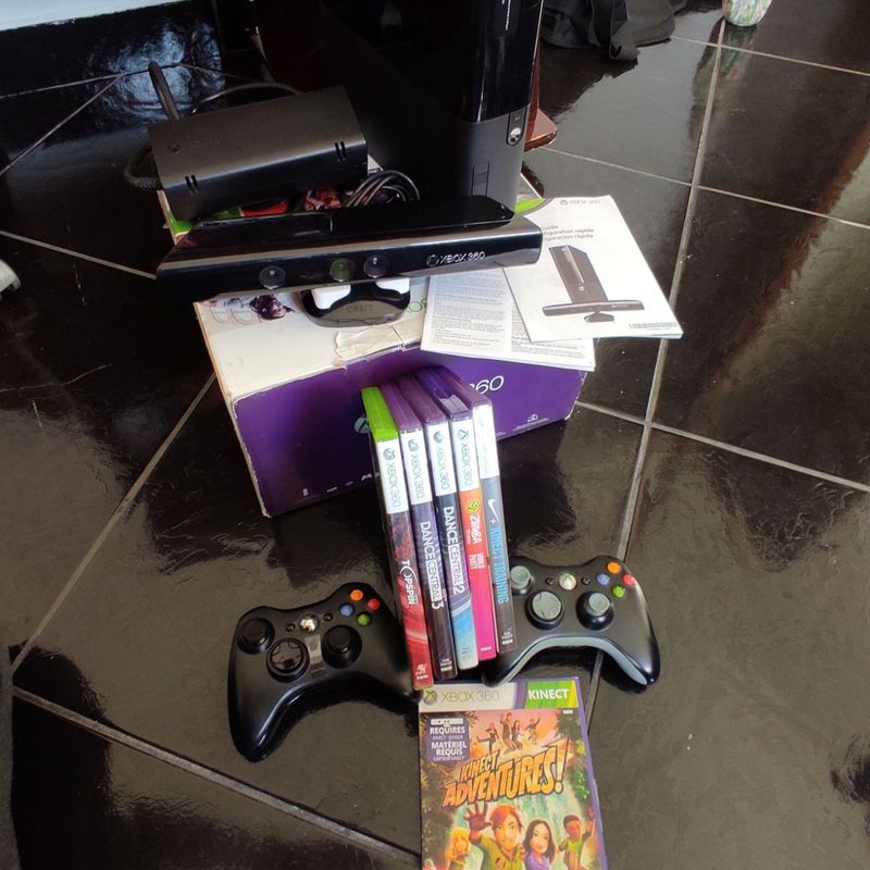 XBOX 360 SLIM DESTRAVADO COM 1 CONTROLE KINECT E 15 JOGOS : :  Games e Consoles