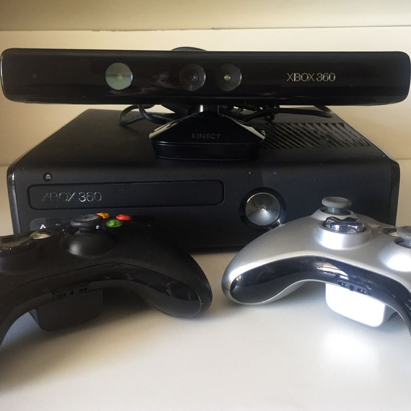 Xbox 360 Bloqueado+kinect+dois Jogos+controle | Console de Videogame  Microsoft Usado 91704958 | enjoei