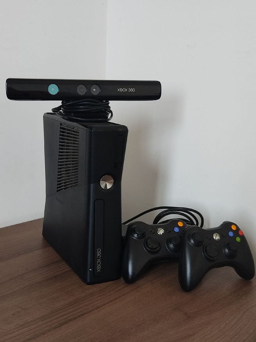 Xbox 360 Slim, Fonte Original Bivolt, com Kinect e Dois Controles. |  Console de Videogame Xbox 360 Usado 77596901 | enjoei