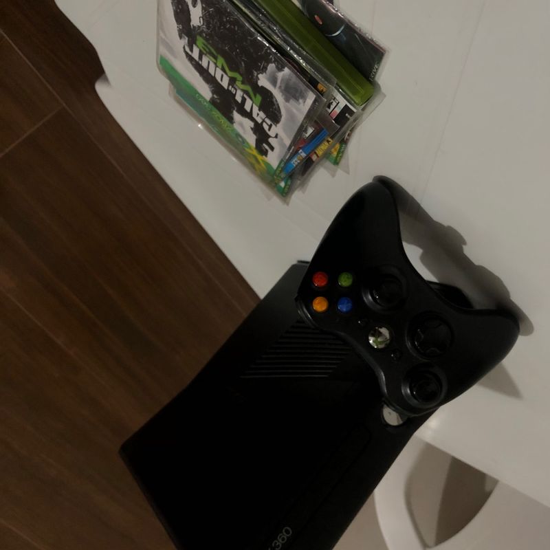 Xbox 360 Destravado CD com 2 controle com fio +1Brinde (desbloqueado) 110v  - Games Você Compra Venda Troca e Assistência de games em geral