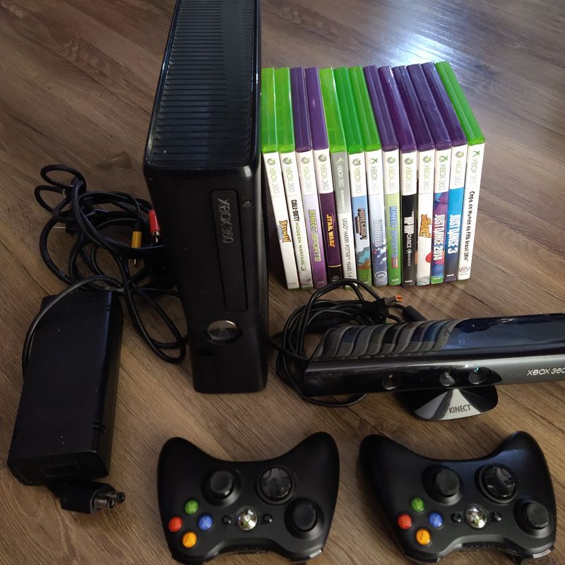 Console Xbox 360 Super Slim Kinect 2 Controles 1 Jogo Usado