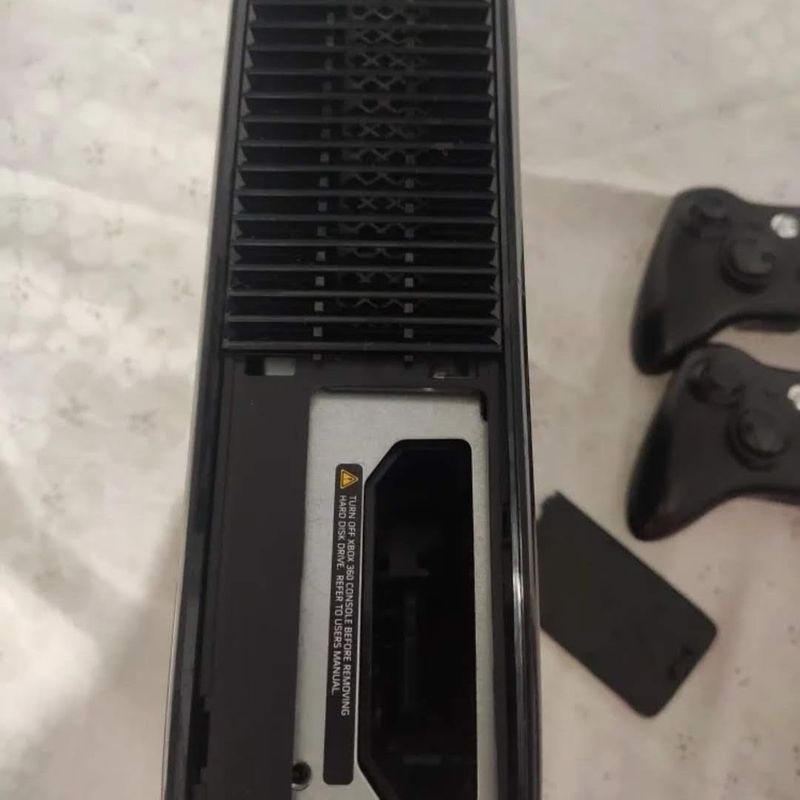 Xbox 360 Slim Bloqueado - Seminovo 