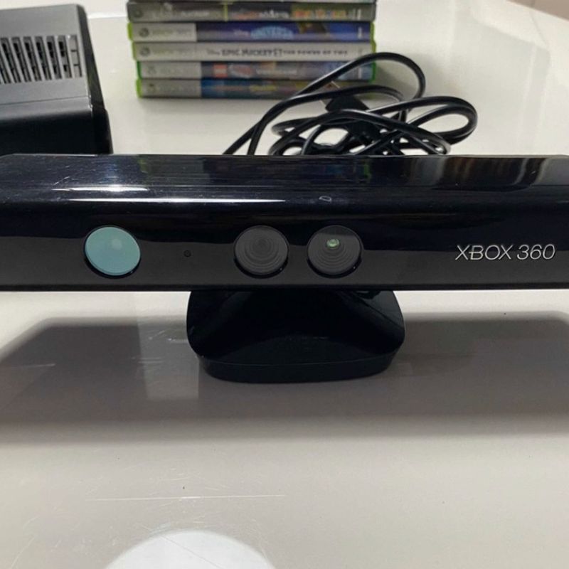 Xbox 360 Slim, Fonte Original Bivolt, com Kinect e Dois Controles. |  Console de Videogame Xbox 360 Usado 77596901 | enjoei