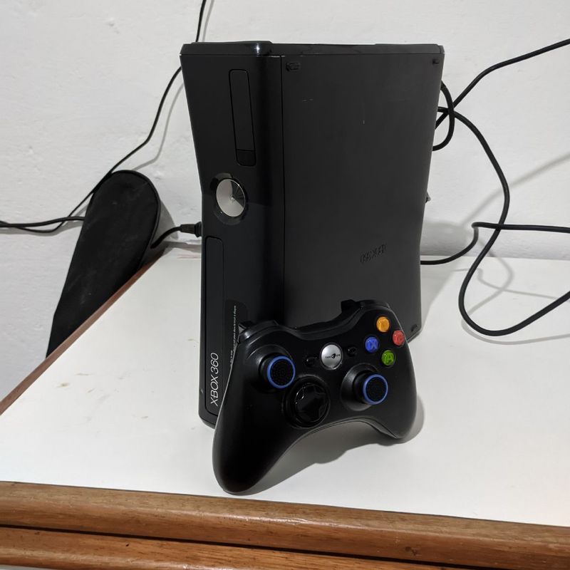 VENDIDO] Xbox 360 Slim 750GB RGH+LTE3.0 + 4000 Jogos  Fórum Outer Space -  O maior fórum de games do Brasil