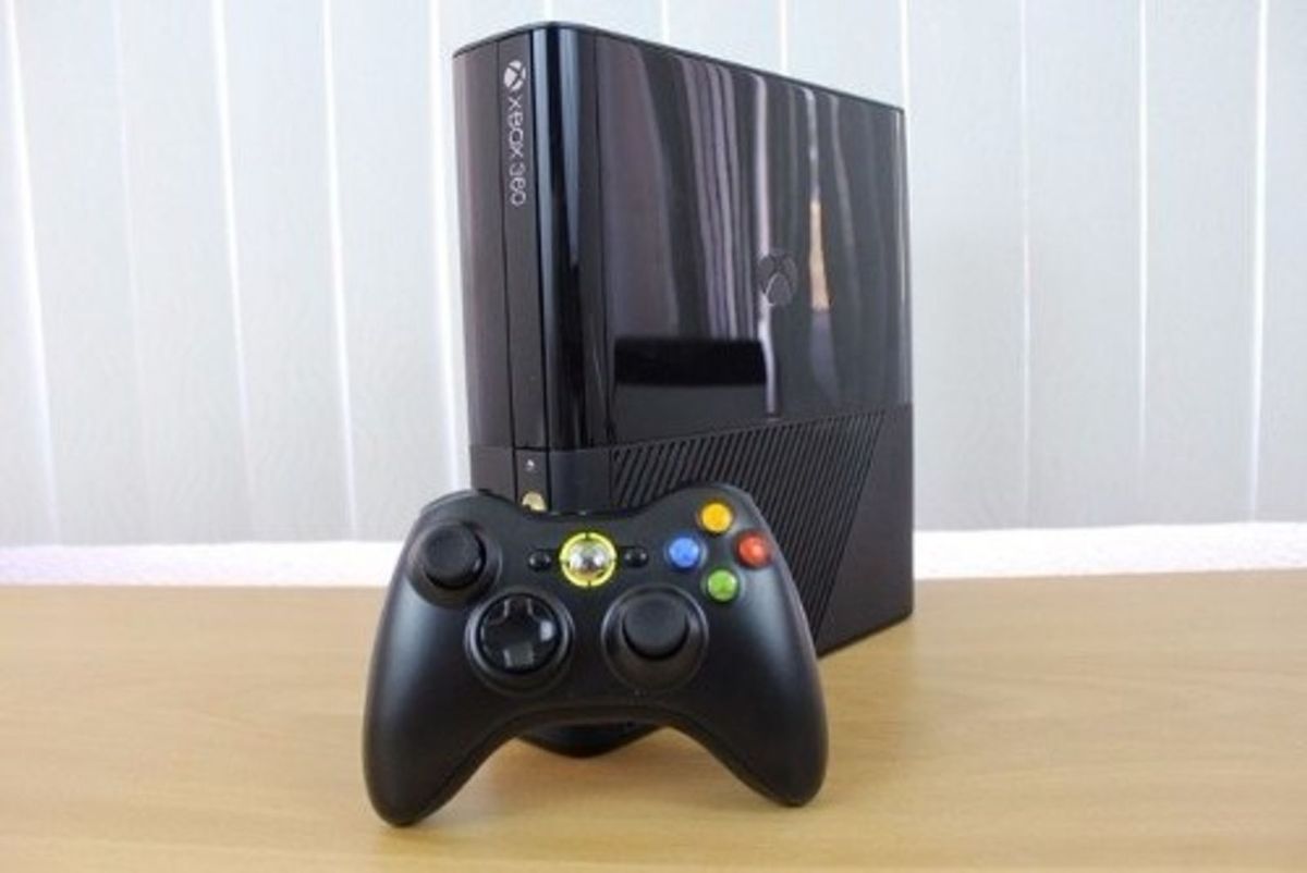 Xbox 360 Super Slim 250gb de Memoria Kinect e 1 Contole Console de