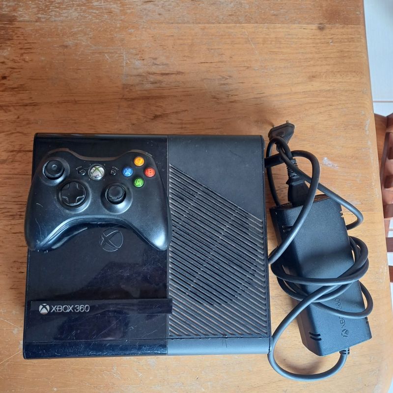 Xbox 360 Super Slim Bloqueado com Defeito (retirada de Peças) Console de  Videogame Xbox 360 Usado 96666636 enjoei - Main Image