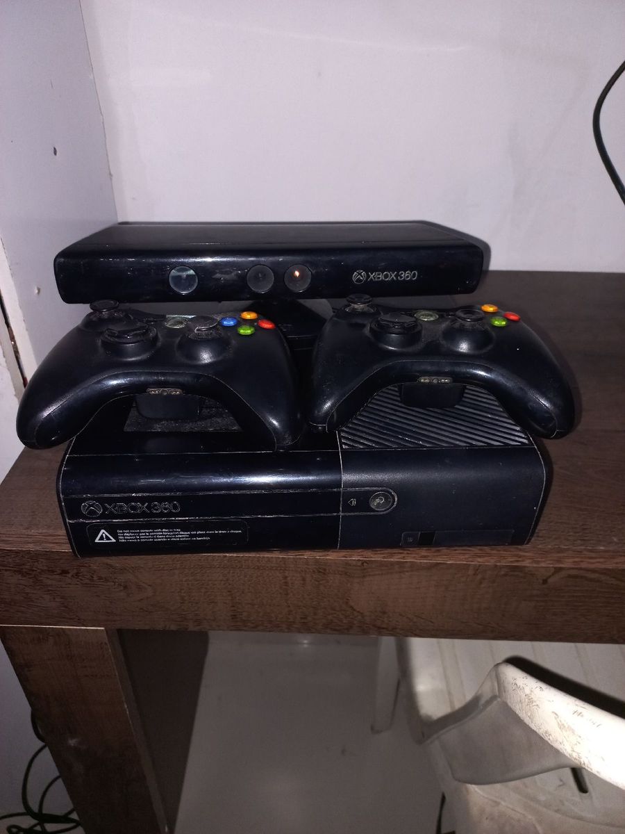 Console Xbox 360 Super Slim 4gb 2 Controles 1 Jogo - Usado