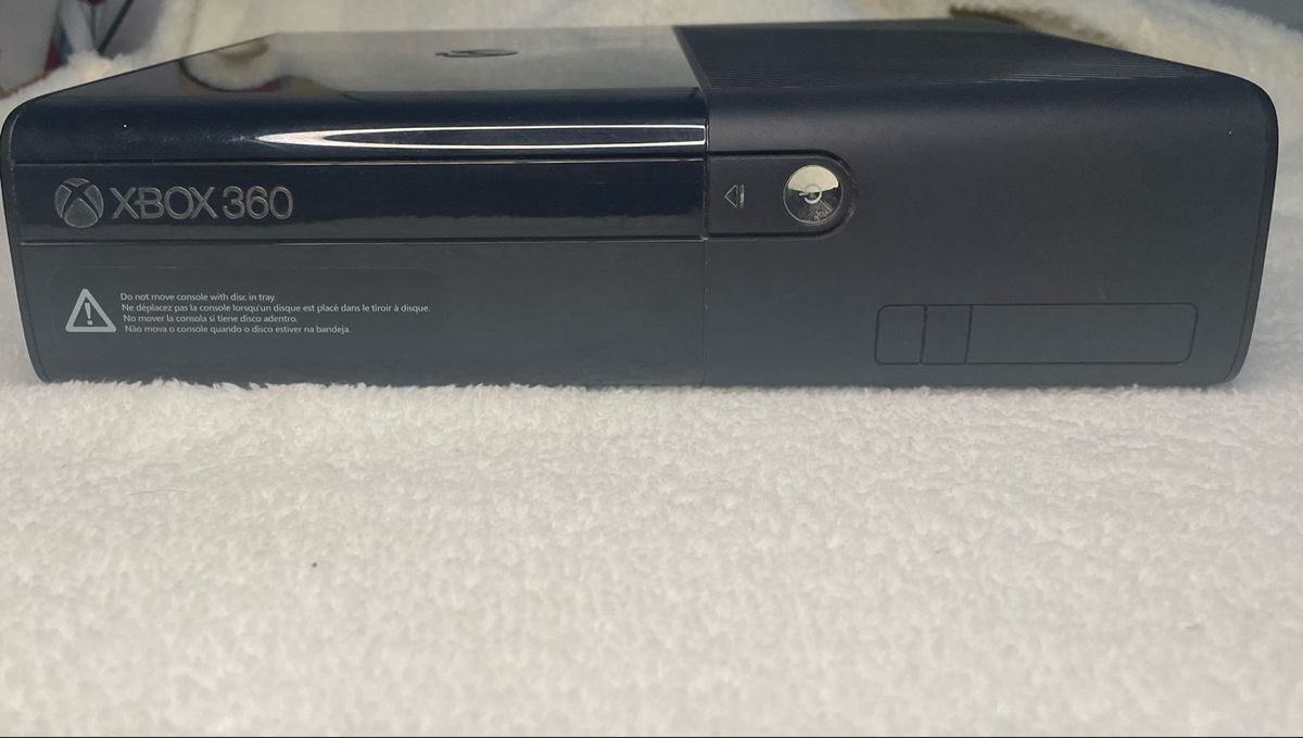 Xbox 360 Super Slim (Usado Semi novo)