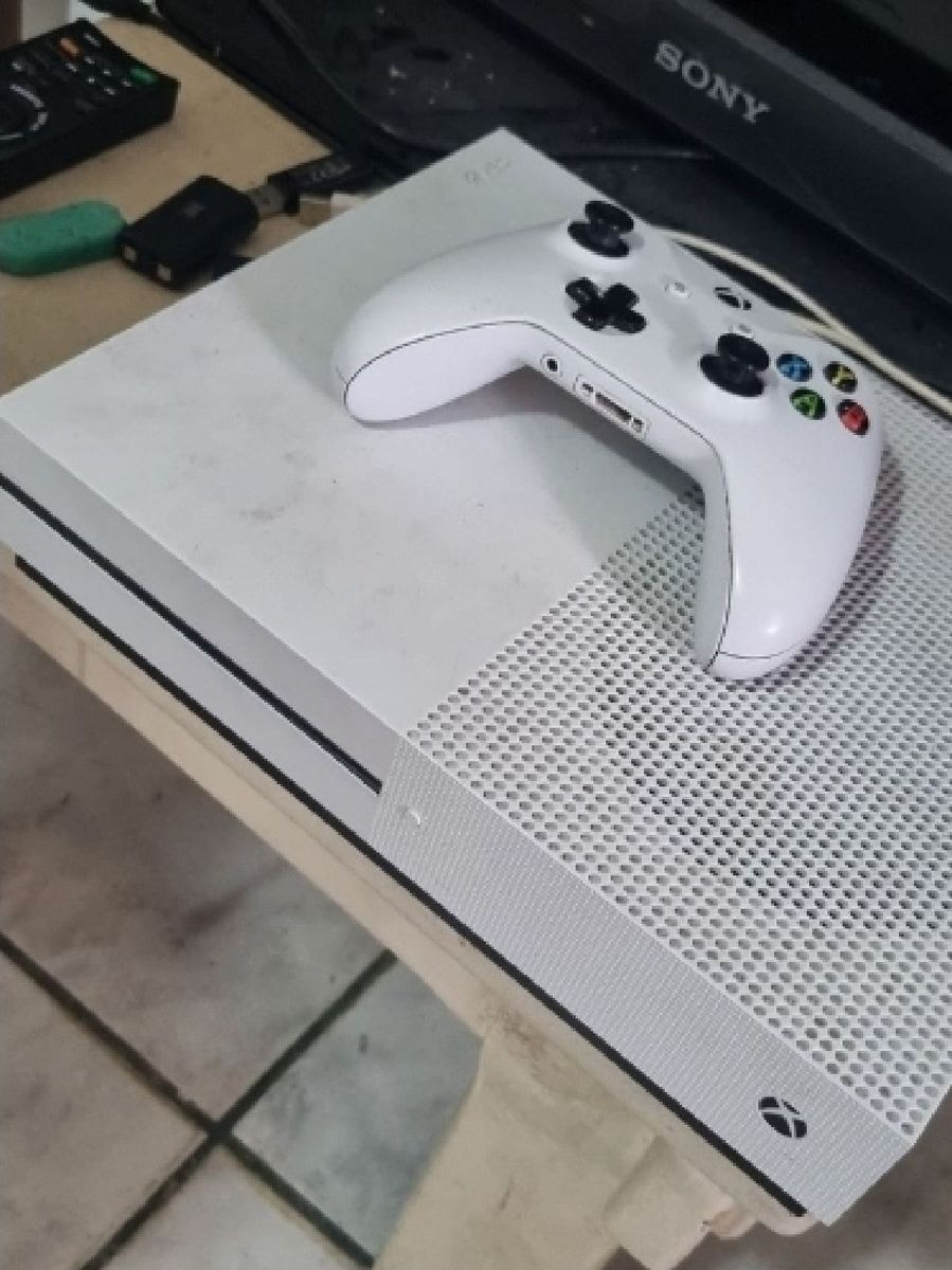 Xbox One S 1t Console de Videogame Xbox One Usado 80192639 enjoei