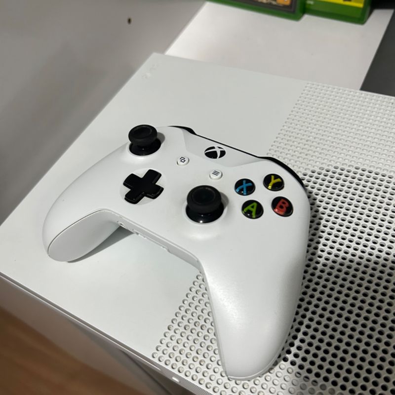 Console - Xbox One S 1TB com 2 Jogos ( USADO ) - Rodrigo Games