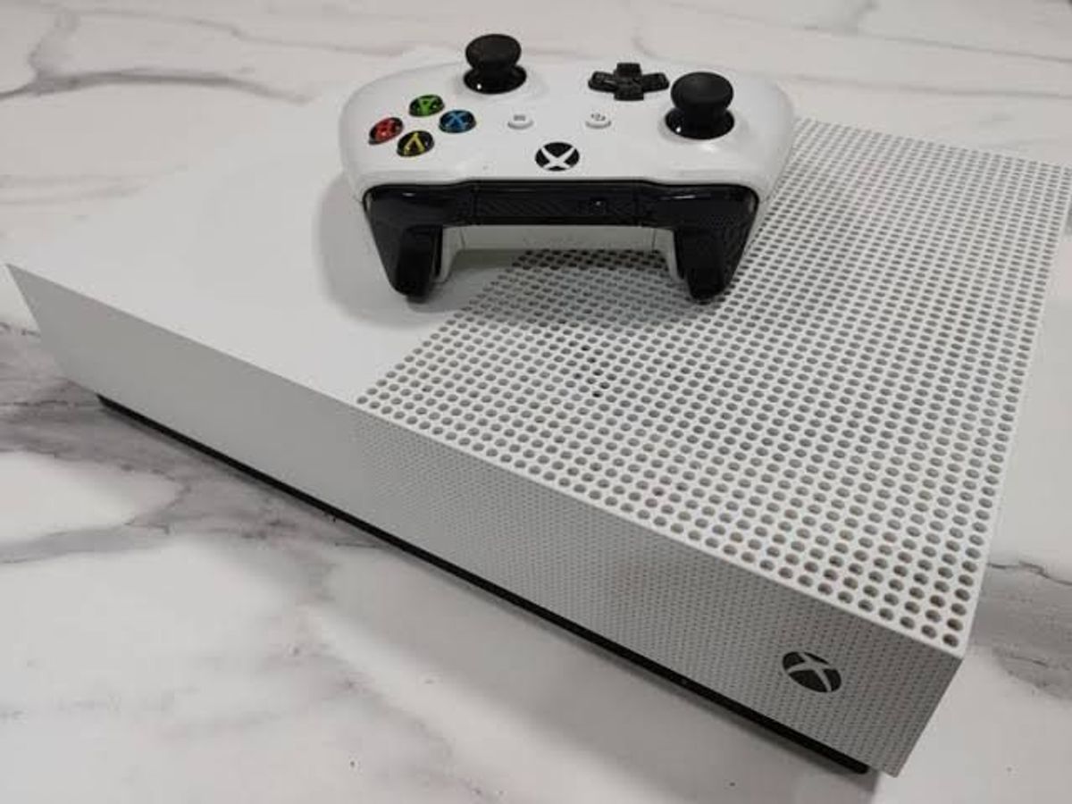 Xbox One S | Console de Videogame Xbox One S Usado 90160909 | enjoei