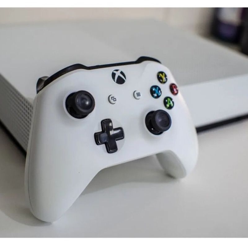 Microsoft Xbox One S 1tb (Usado) - Videogames - Piacatuba