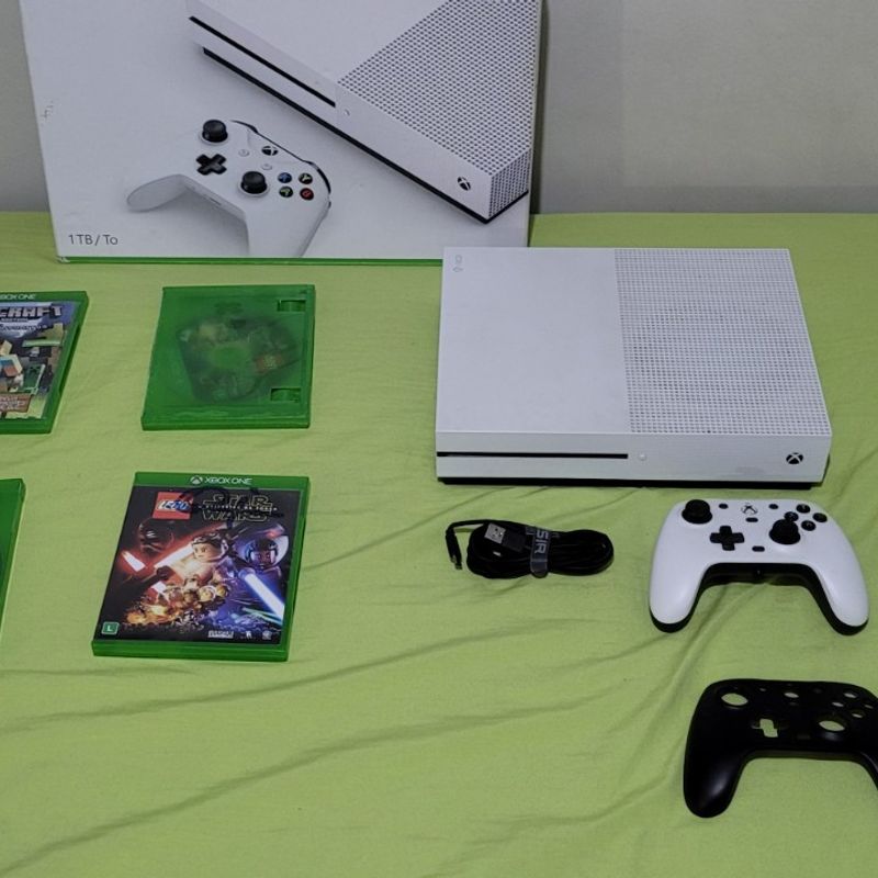 Xbox One S 1TB 1 Controle + 1 Jogo Star Wars - Microsoft