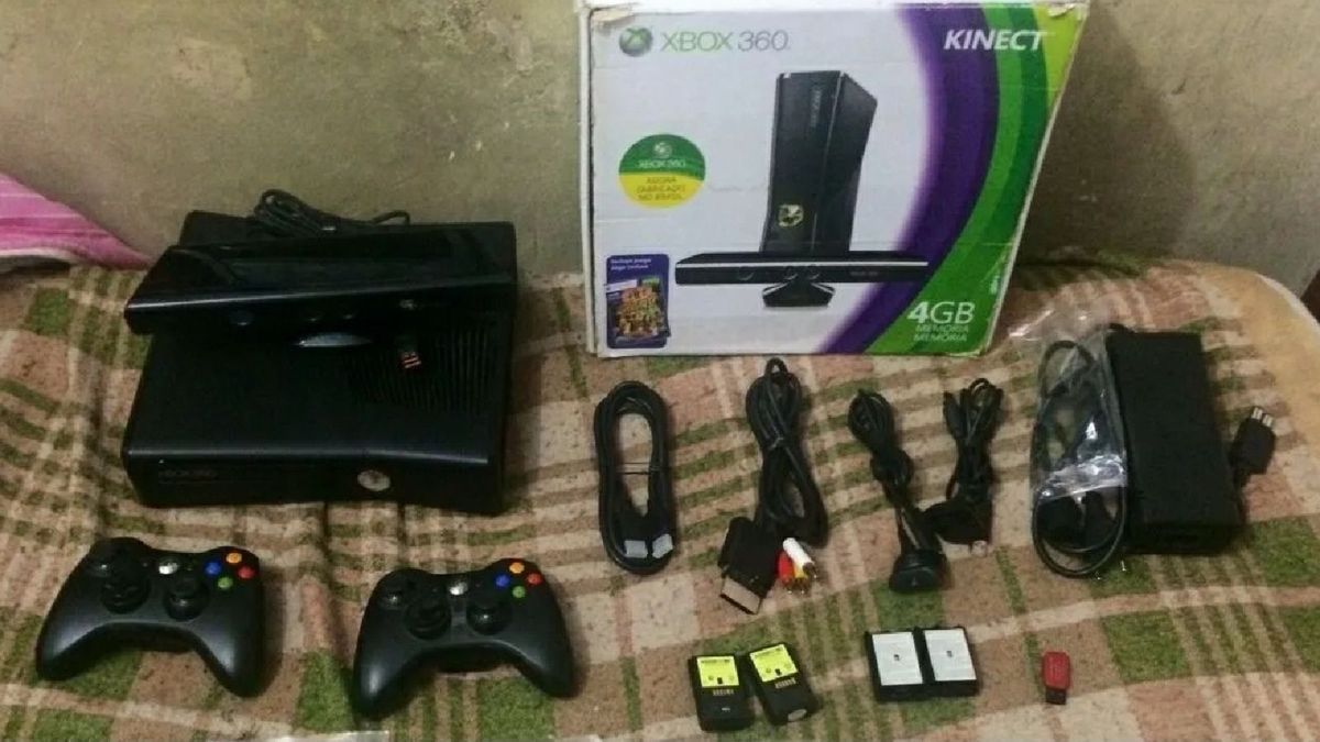 Xbox 360 desbloqueado + 2 controles + top jogos + memória em São Paulo