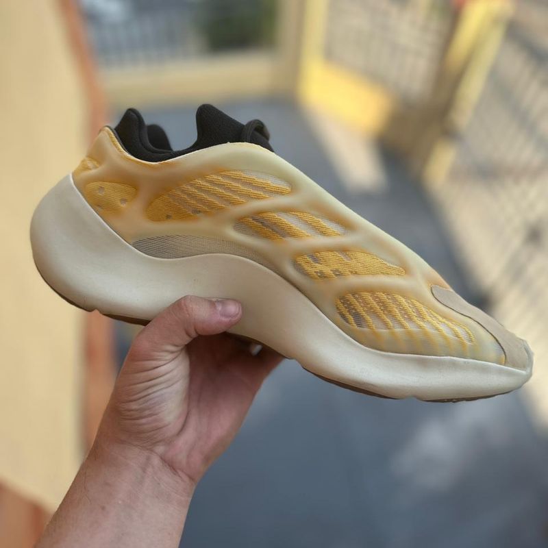 Yeezy 700 V3 Mono Safflower | Adidas Usado 108024073 | enjoei