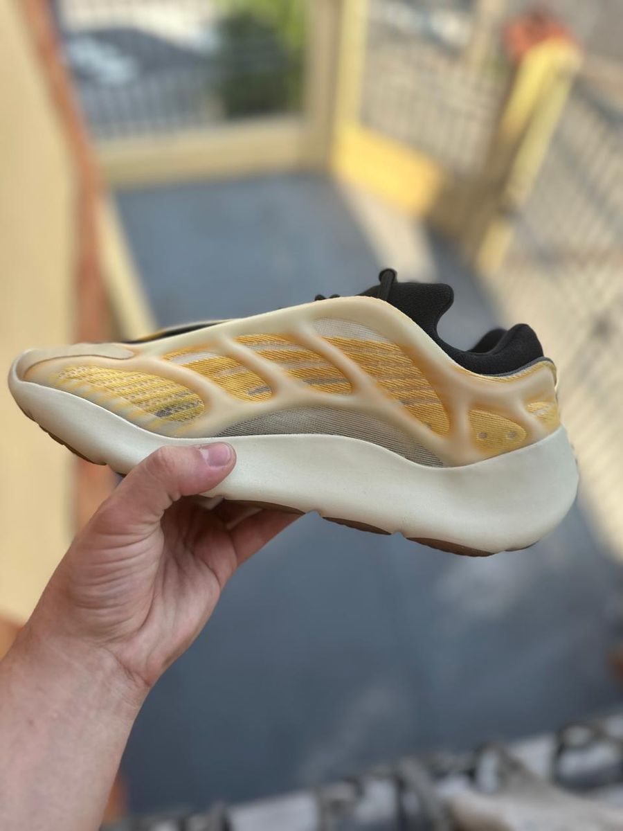 Yeezy 700 V3 Mono Safflower | Adidas Usado 108024073 | enjoei
